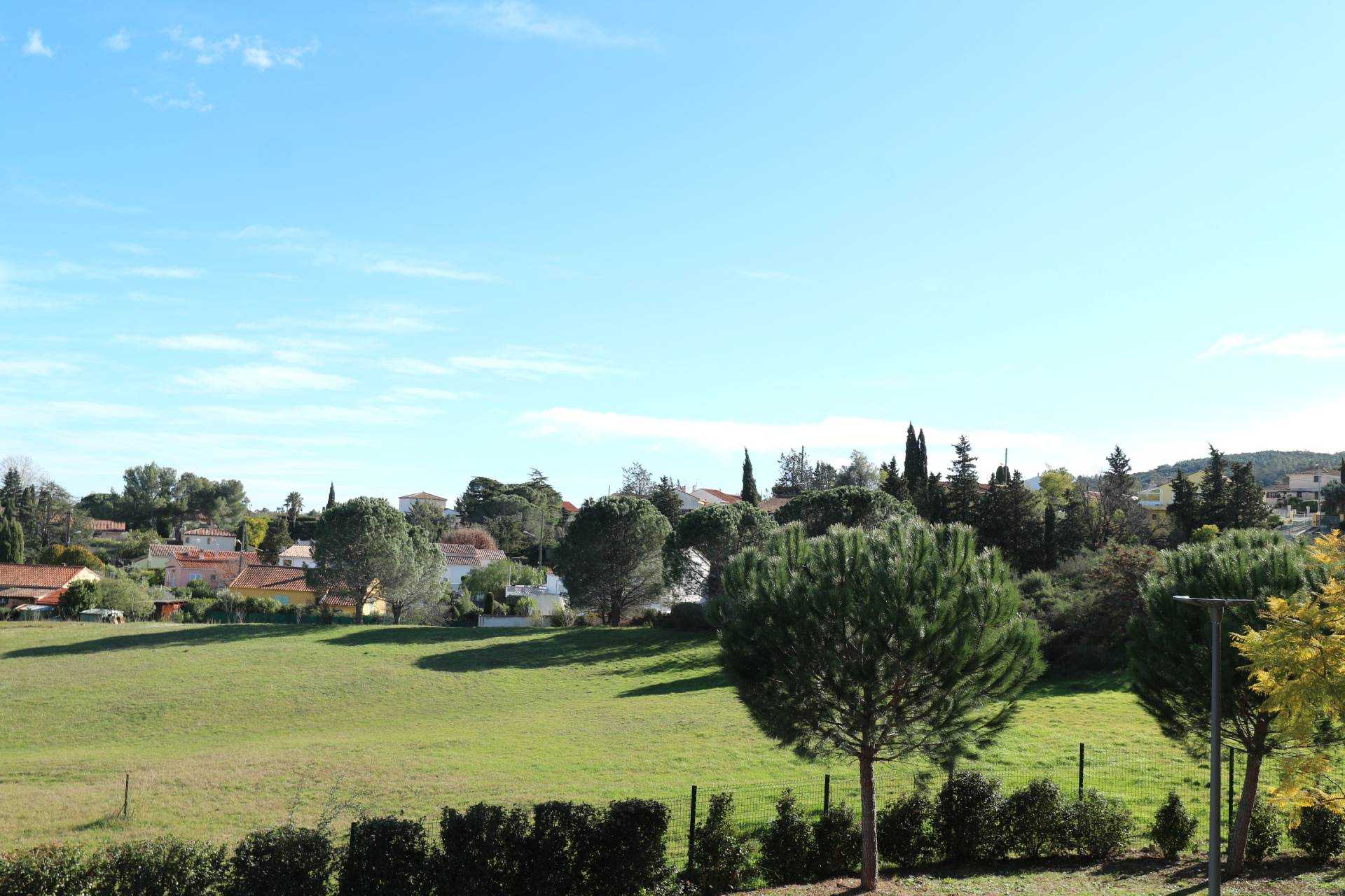 Eigentumswohnung im Roquebrune-sur-Argens, Provence-Alpes-Côte d'Azur 10098073