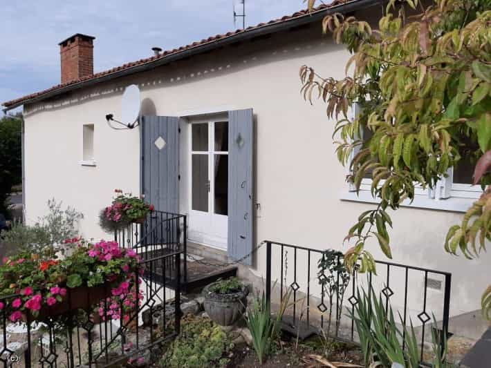 Huis in Charroux, Poitou-Charentes 10098166