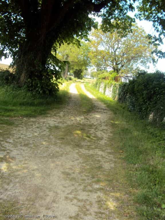 loger dans Bioussac, Poitou-Charentes 10098213