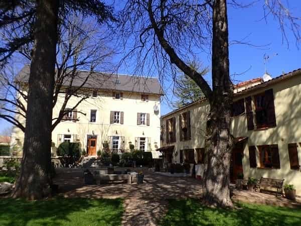 房子 在 Clermont-l'Herault, Occitanie 10098292