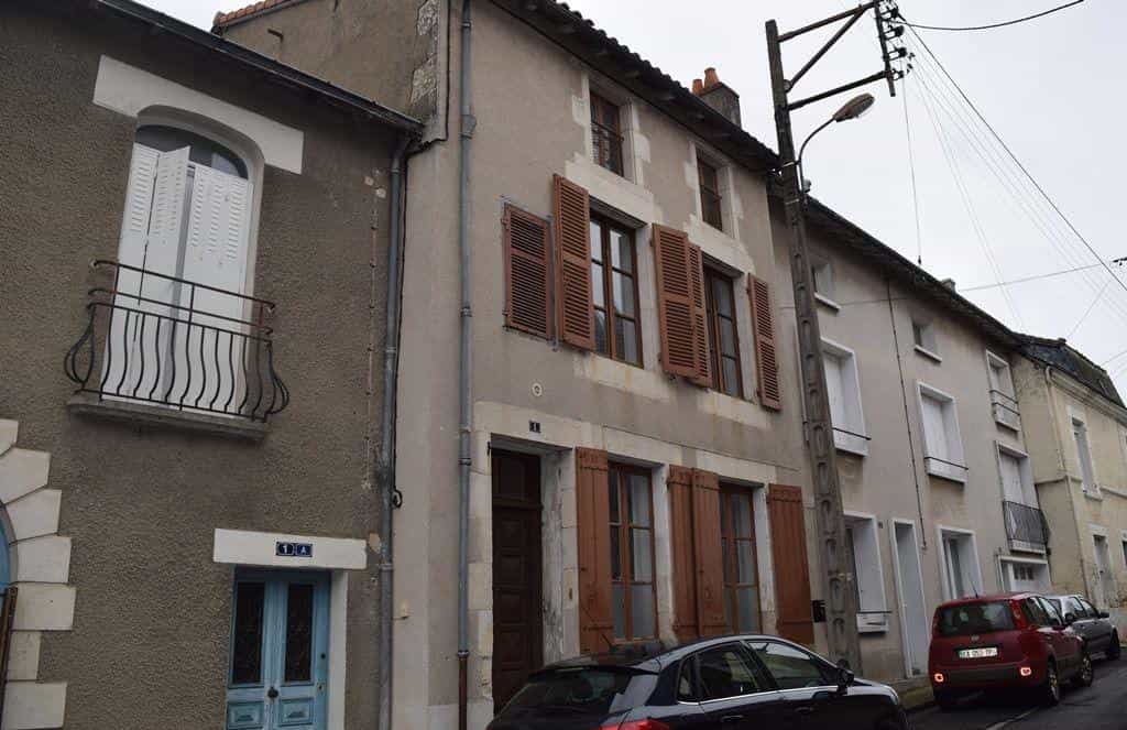 Hus i Civray, Nouvelle-Aquitaine 10098300