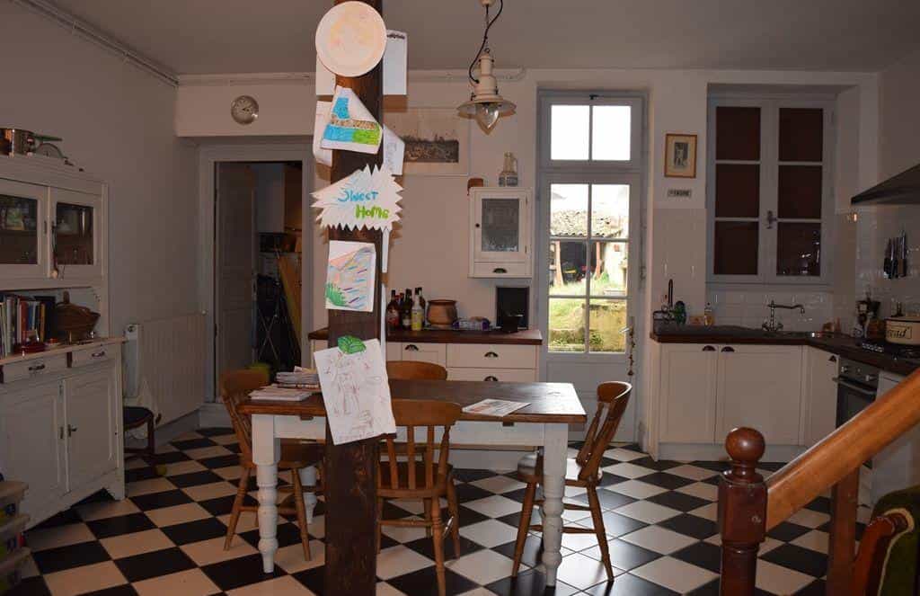 Talo sisään Civray, Nouvelle-Aquitaine 10098300