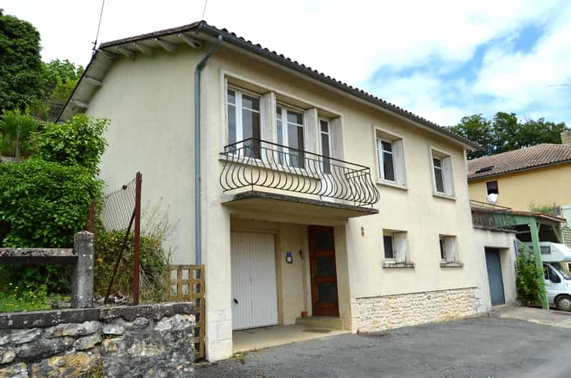 House in Ruffec, Nouvelle-Aquitaine 10098313