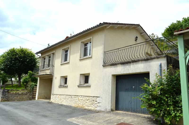 House in Ruffec, Nouvelle-Aquitaine 10098313