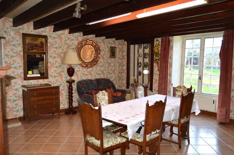 House in Limalonges, Nouvelle-Aquitaine 10098317