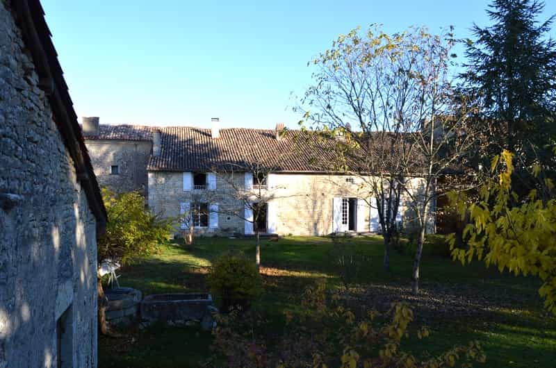 मकान में Limalonges, Poitou-Charentes 10098317