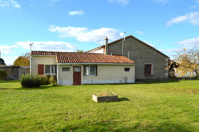 rumah dalam Lizant, Poitou-Charentes 10098329