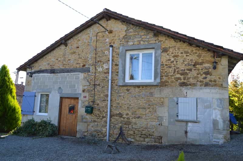 House in Alloue, Poitou-Charentes 10098339