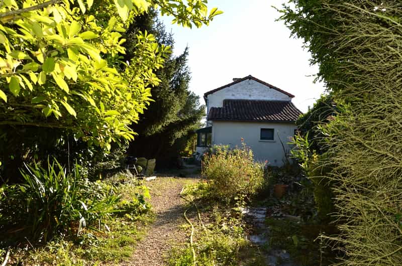 σπίτι σε Lorigne, Poitou-Charentes 10098345
