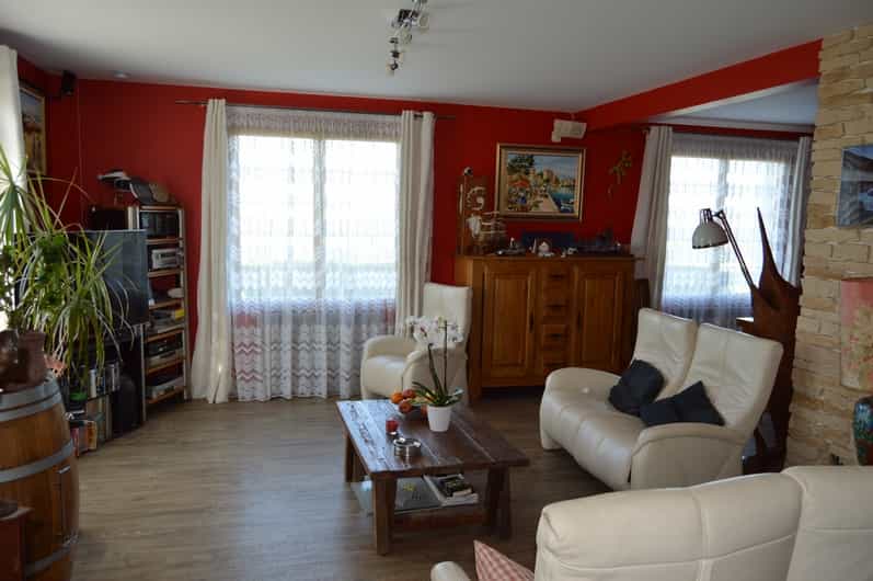 Andere in RUFFEC, Poitou-Charentes 10098349