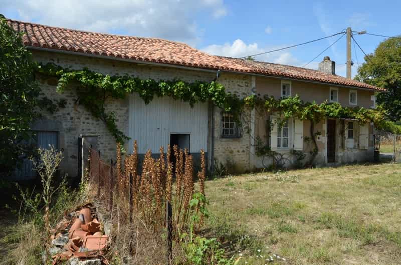 Rumah di Saint-Gourson, Nouvelle-Aquitaine 10098351