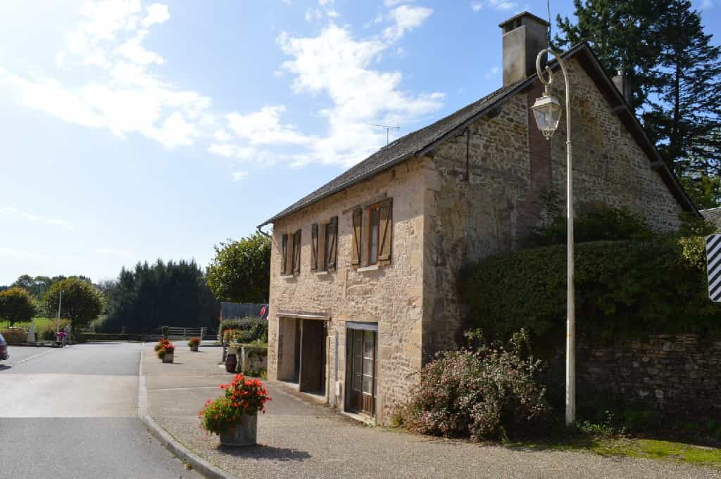 Rumah di Meilhards, Limousin 10098371