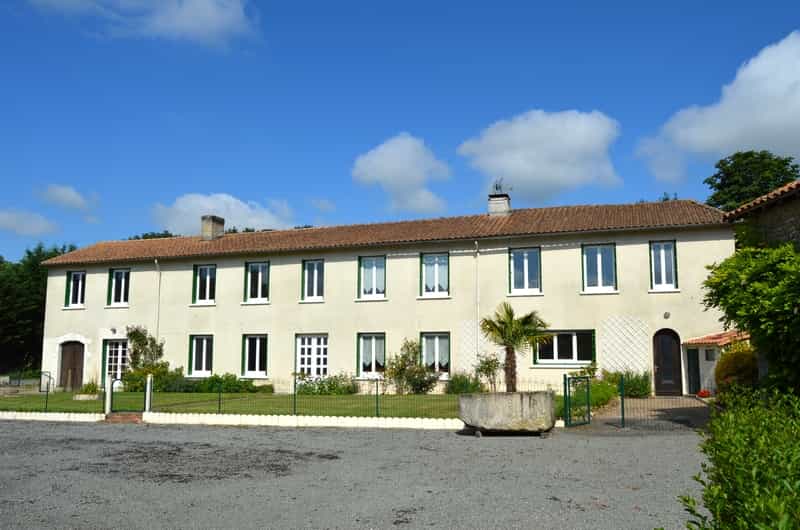 Andet i VILLEFAGNAN, Poitou-Charentes 10098372