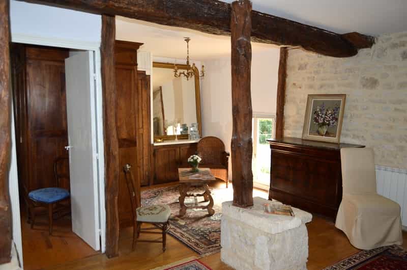 House in Xambes, Poitou-Charentes 10098385