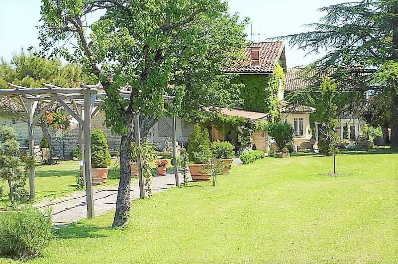 집 에 Xambes, Poitou-Charentes 10098385