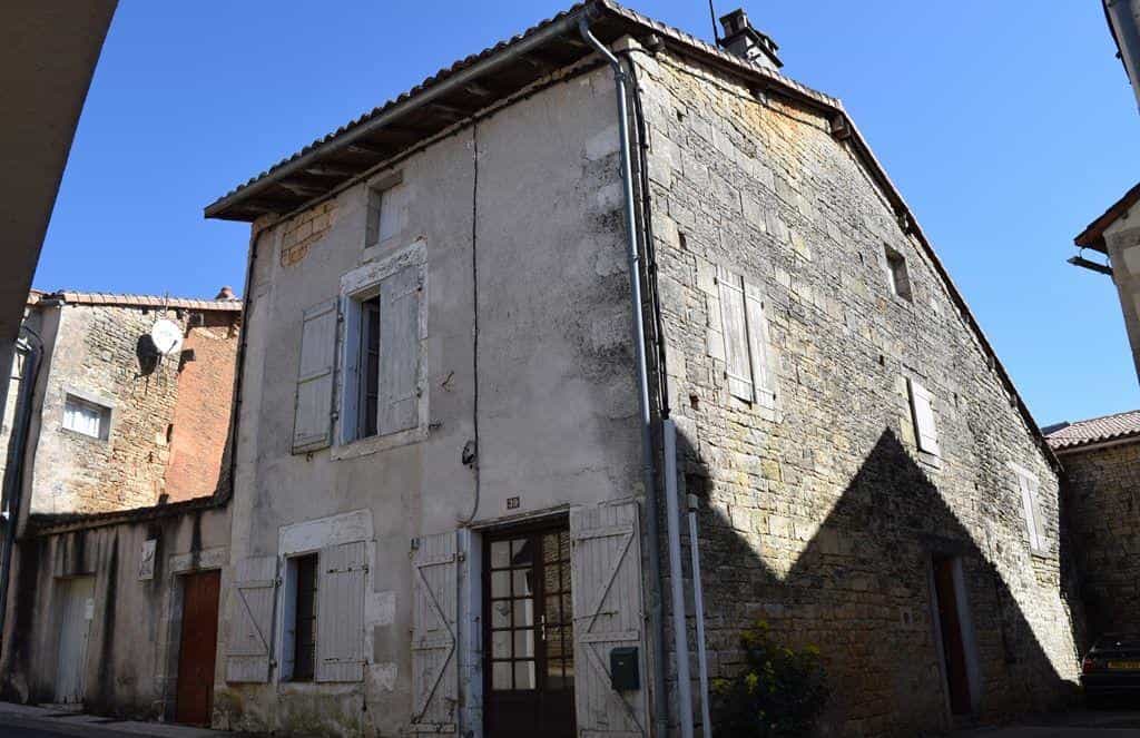 房子 在 Nanteuil-en-Vallee, Poitou-Charentes 10098400