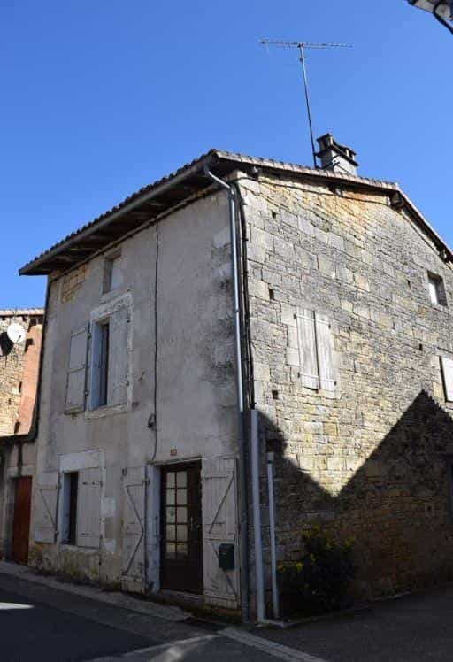 房子 在 Nanteuil-en-Vallee, Poitou-Charentes 10098400