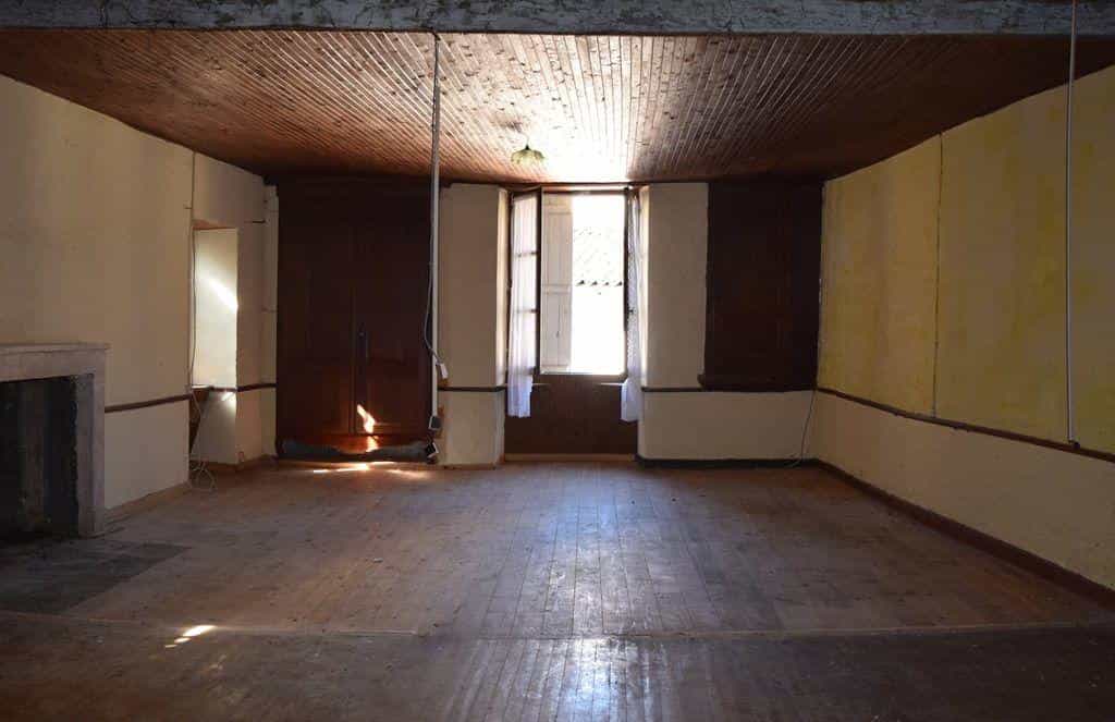 Dom w Nanteuil-en-Vallee, Poitou-Charentes 10098400