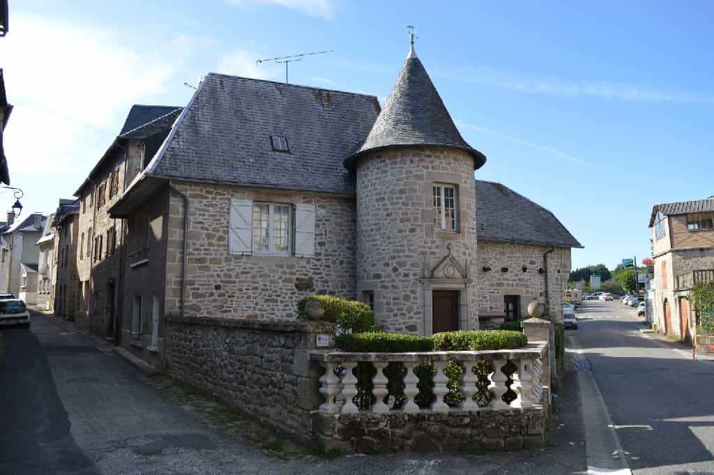 жилой дом в Treignac, Nouvelle-Aquitaine 10098405