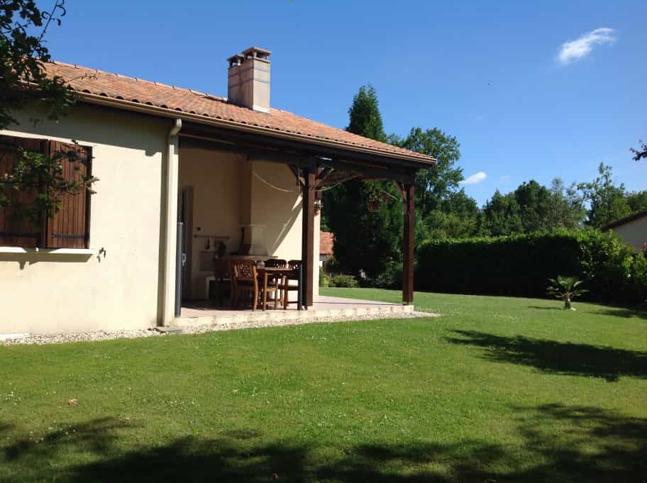 House in Ecuras, Poitou-Charentes 10098426