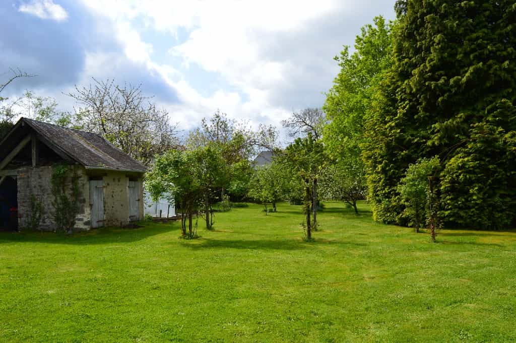 Huis in La Croisille-sur-Briance, Nouvelle-Aquitaine 10098439