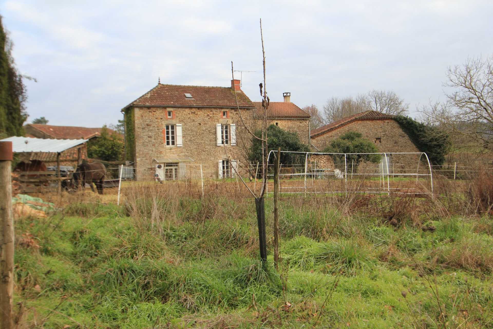 Hus i Sauveterre-la-Lemance, Aquitaine 10098518