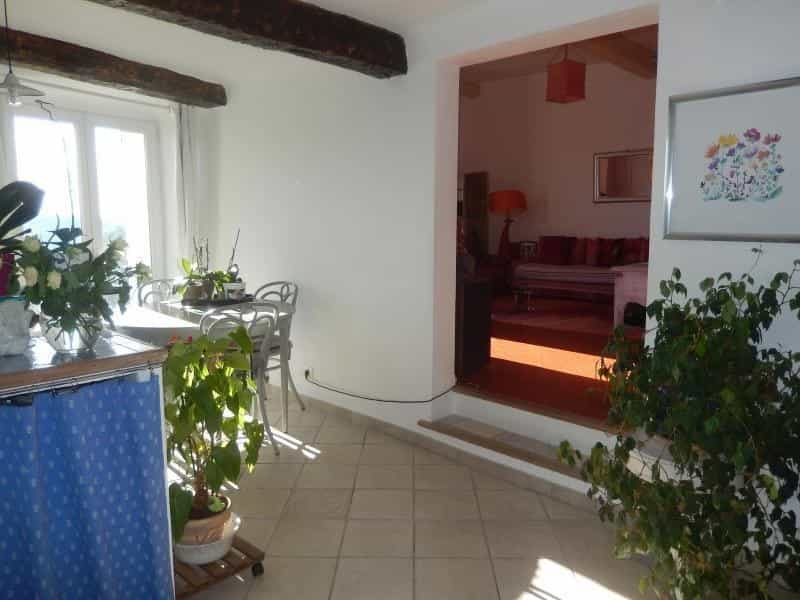 Квартира в Bargemon, Provence-Alpes-Cote d'Azur 10098528