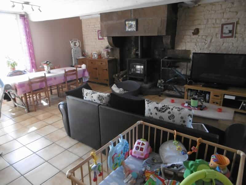 Rumah di Saint-Michel-de-Montjoie, Normandie 10098584