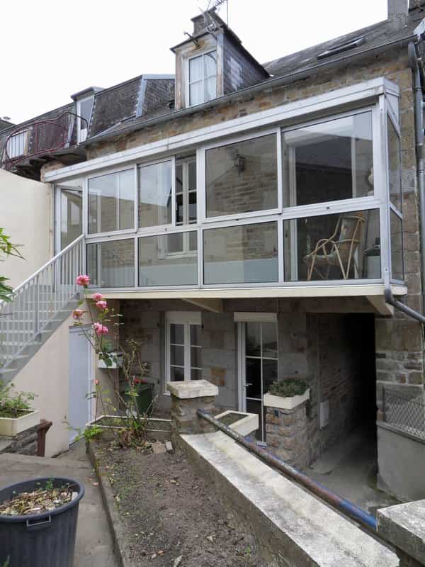 بيت في Villedieu-les-Poeles, Basse-Normandie 10098685