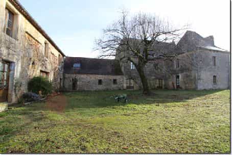 Talo sisään Saint-Cyprien, Nouvelle-Aquitaine 10098699
