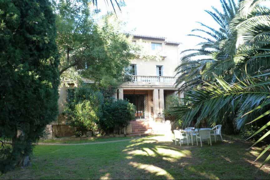 Residential in Sainte-Maxime, Provence-Alpes-Cote d'Azur 10098743