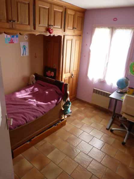 σπίτι σε Cogolin, Provence-Alpes-Cote d'Azur 10098746