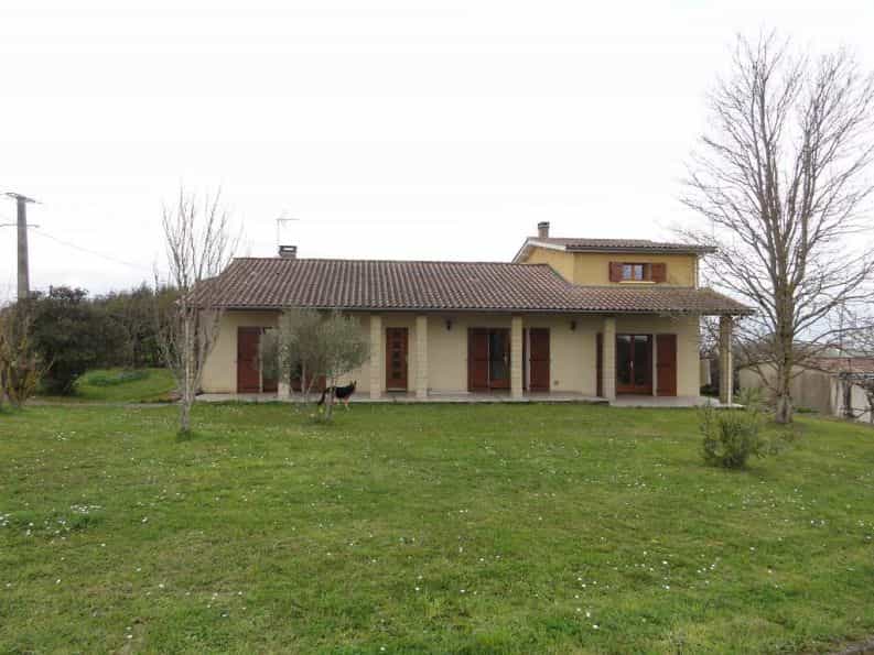House in Escassefort, Aquitaine 10098750
