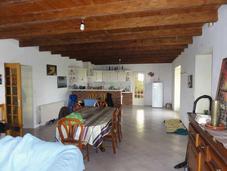 σπίτι σε Escassefort, Nouvelle-Aquitaine 10098750