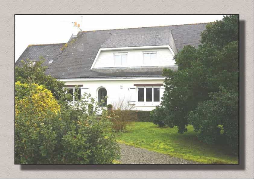 House in Guerande, Pays-de-la-Loire 10098753