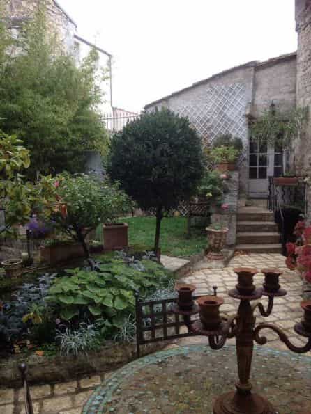 House in Angouleme, Nouvelle-Aquitaine 10098755