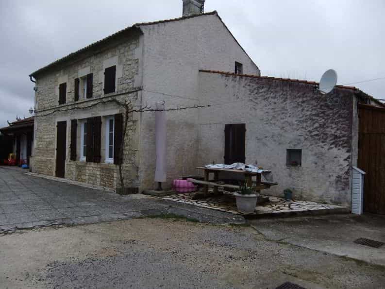 Hus i Saintes, Poitou-Charentes 10098773