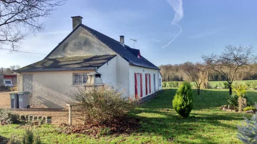 House in Daumeray, Pays de la Loire 10098792