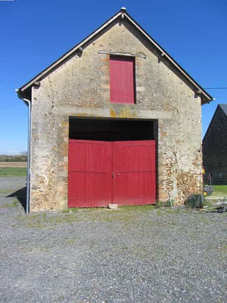 بيت في Saint-Denis-d'Anjou, Pays de la Loire 10098794