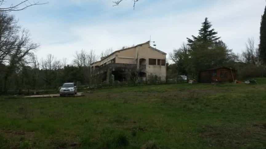 Casa nel Bagnols-en-Foret, Provenza-Alpi-Costa Azzurra 10098795