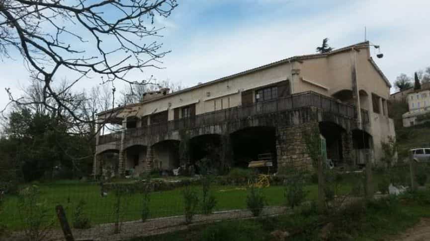 Rumah di Bagnols-en-Foret, Provence-Alpes-Cote d'Azur 10098795