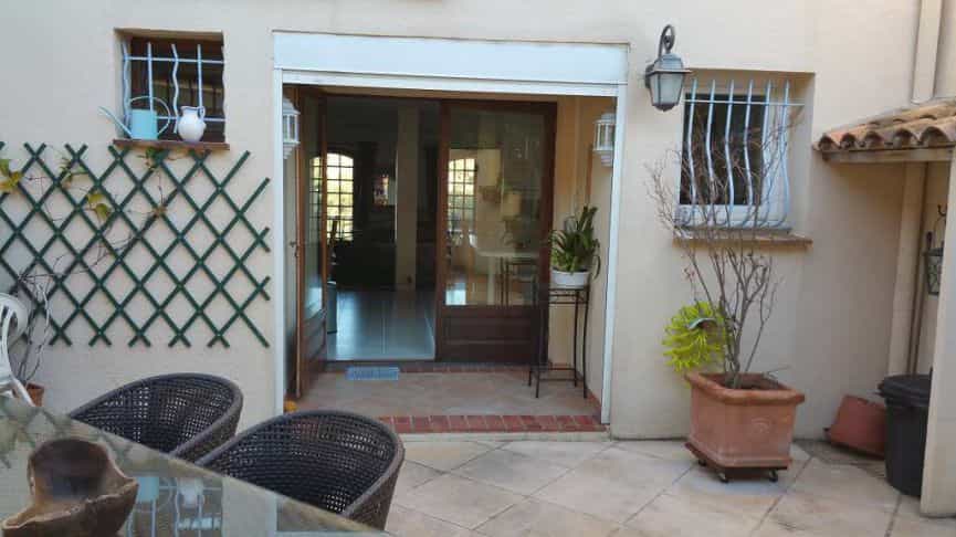House in Cannes, Provence-Alpes-Cote d'Azur 10098803