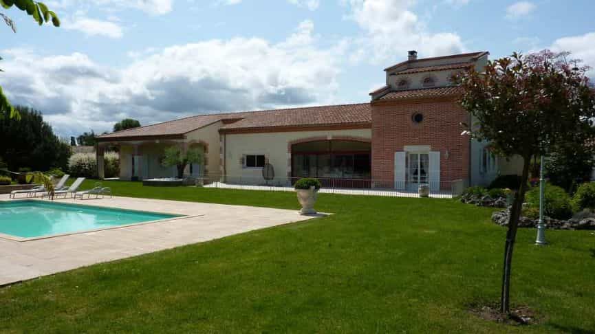 жилой дом в Valence, Occitanie 10098817