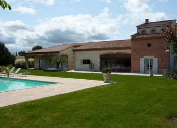жилой дом в Valence, Occitanie 10098817
