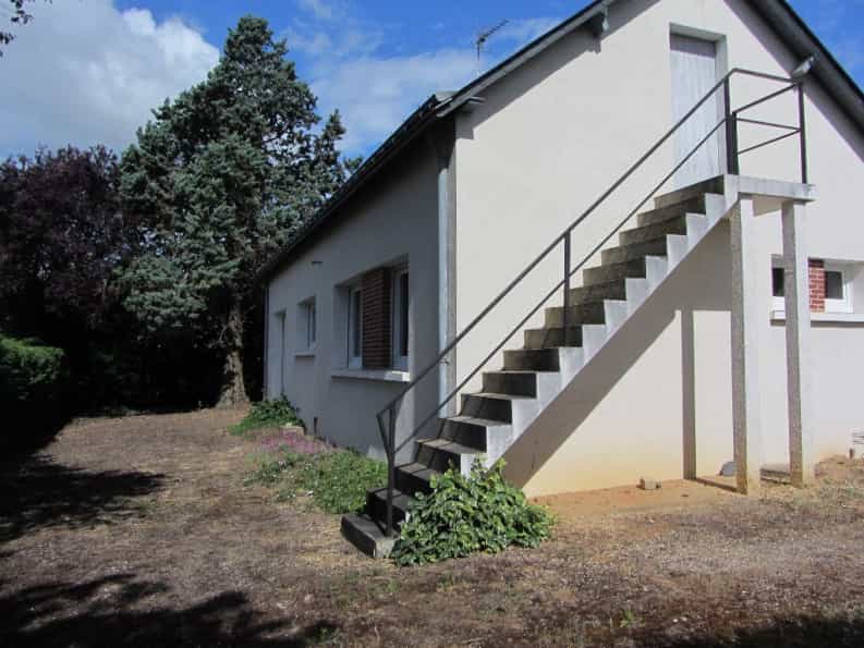 House in Durtal, Pays de la Loire 10098834