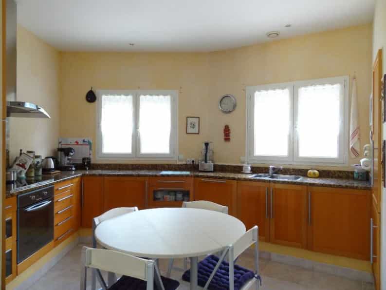 жилой дом в Paulhan, Languedoc-Roussillon 10098844