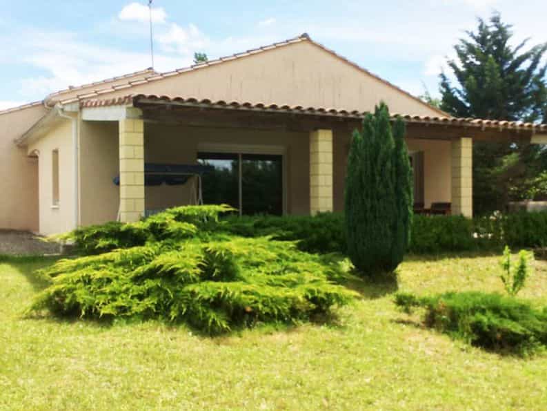 House in Angouleme, Nouvelle-Aquitaine 10098870