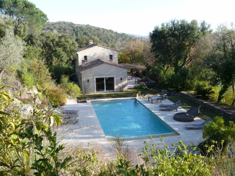 House in Grimaud, Provence-Alpes-Cote d'Azur 10098871