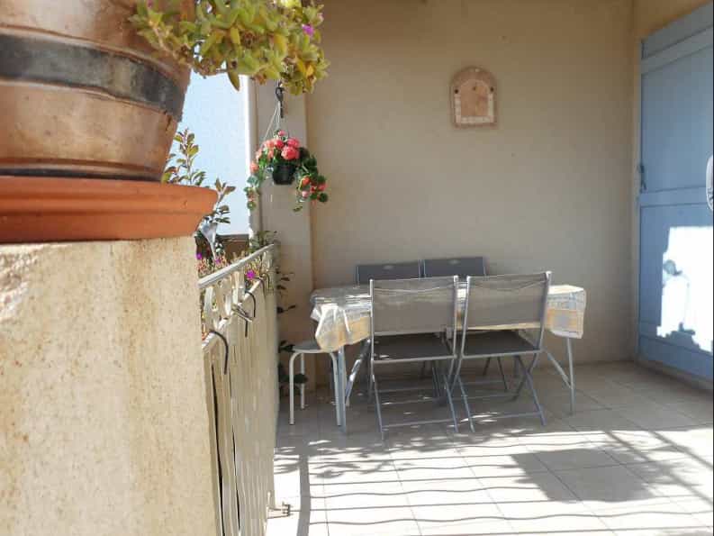 Rumah di Roquebrune-sur-Argens, Provence-Alpes-Cote d'Azur 10098880
