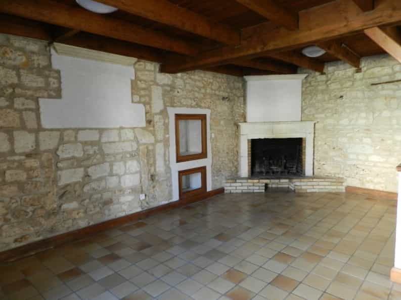 House in Angouleme, Nouvelle-Aquitaine 10098901